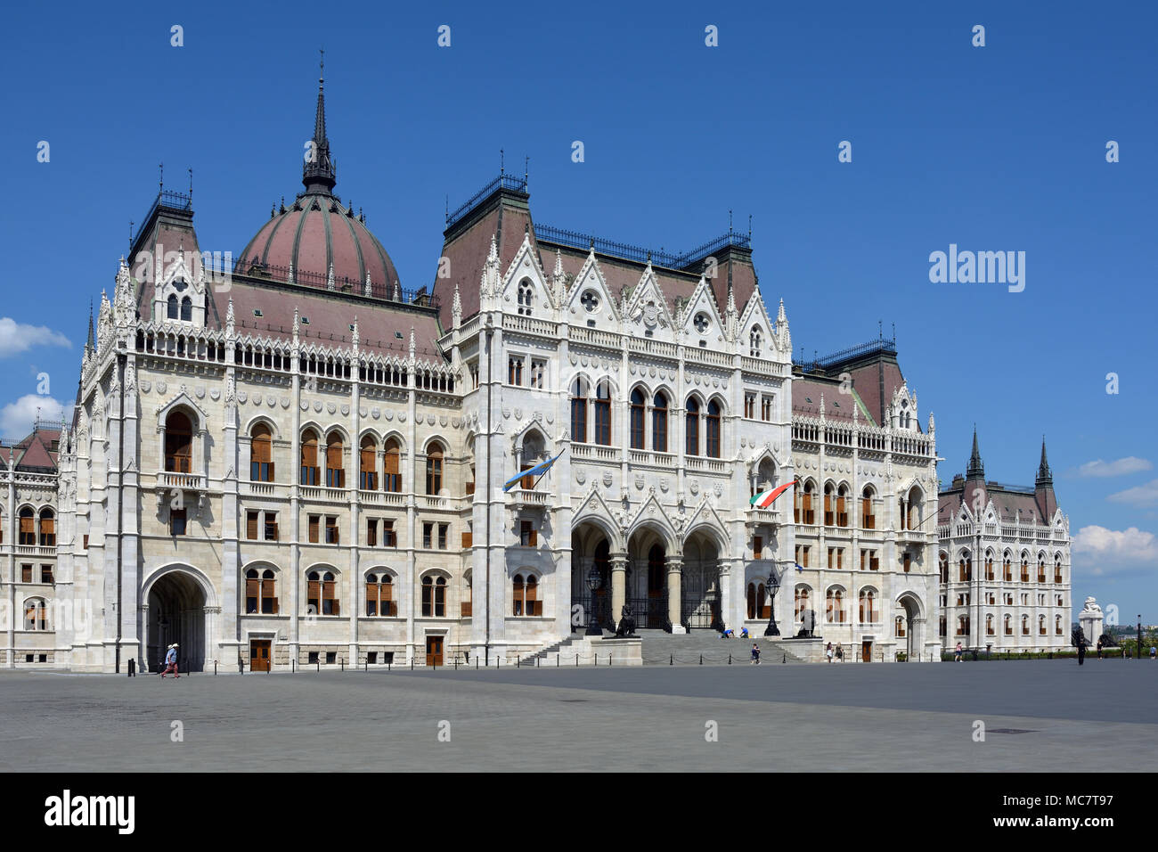Portail principal de l'édifice du parlement hongrois dans la capitale Budapest - Hongrie. Banque D'Images