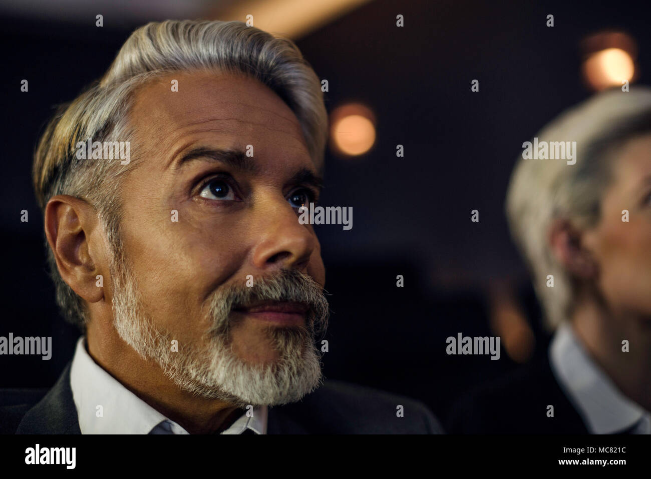 Man Watching performance Banque D'Images
