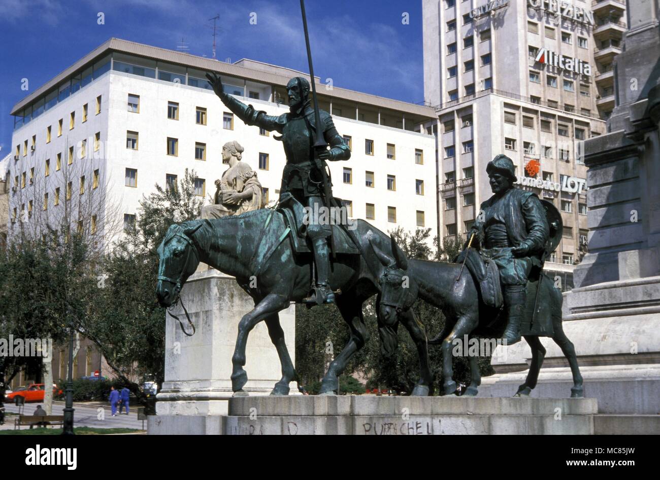 La mythologie. Don Quichotte et Sancho Panza. Statue sur la Plaza Espana, Madrid. Banque D'Images