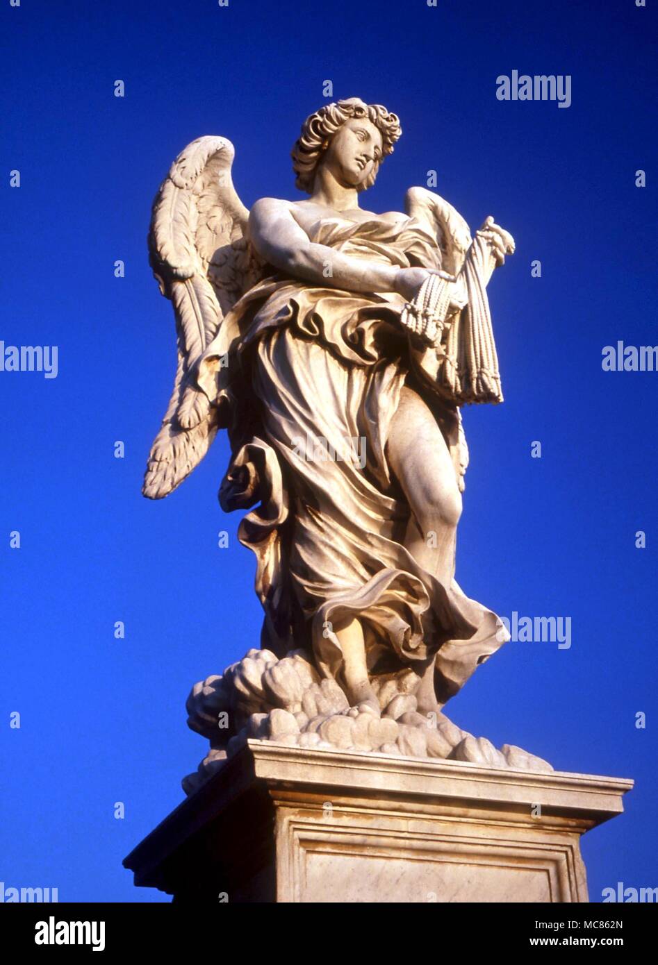 CHRISTIAN Angel avec le fouet utilisé dans l'flagillation du Christ. Pont de San Angelo, Rome Banque D'Images