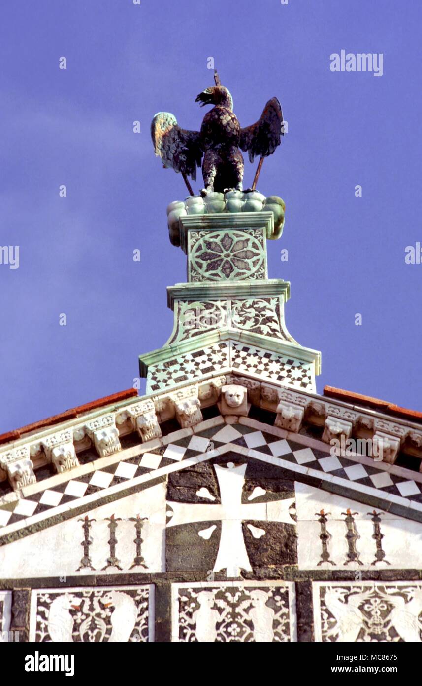 CHRISTIAN L'aigle sur une balle de laine - symbole de la guilde de laine de Florence. Basilican dans l'église de San Miniato al Monte, Florence Banque D'Images