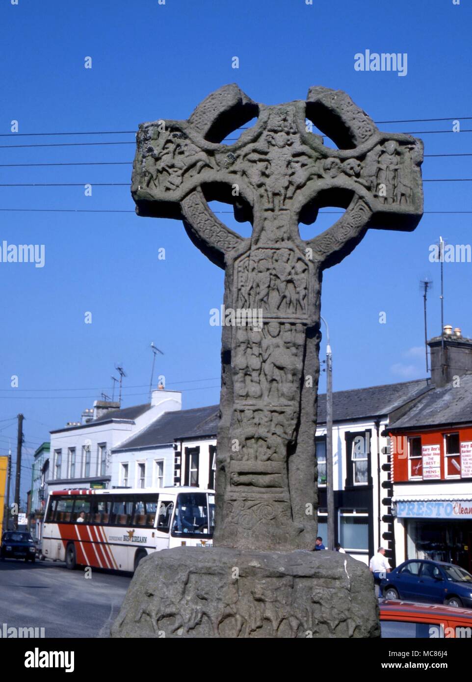 La croix celtique "marché" dans le centre de Kells, comté de Meath, en Irlande. Probablement 9e ou 10e siècle. L'imagerie est centrale de la Crucifixion Banque D'Images