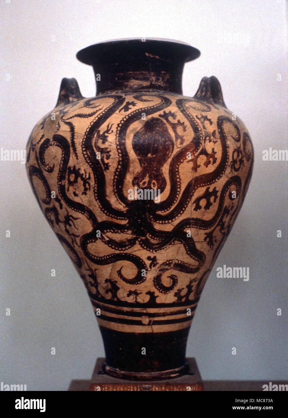 Animaux - Octopus peint sur un vase de Crète. Musée d'Héraklion, Crète Banque D'Images