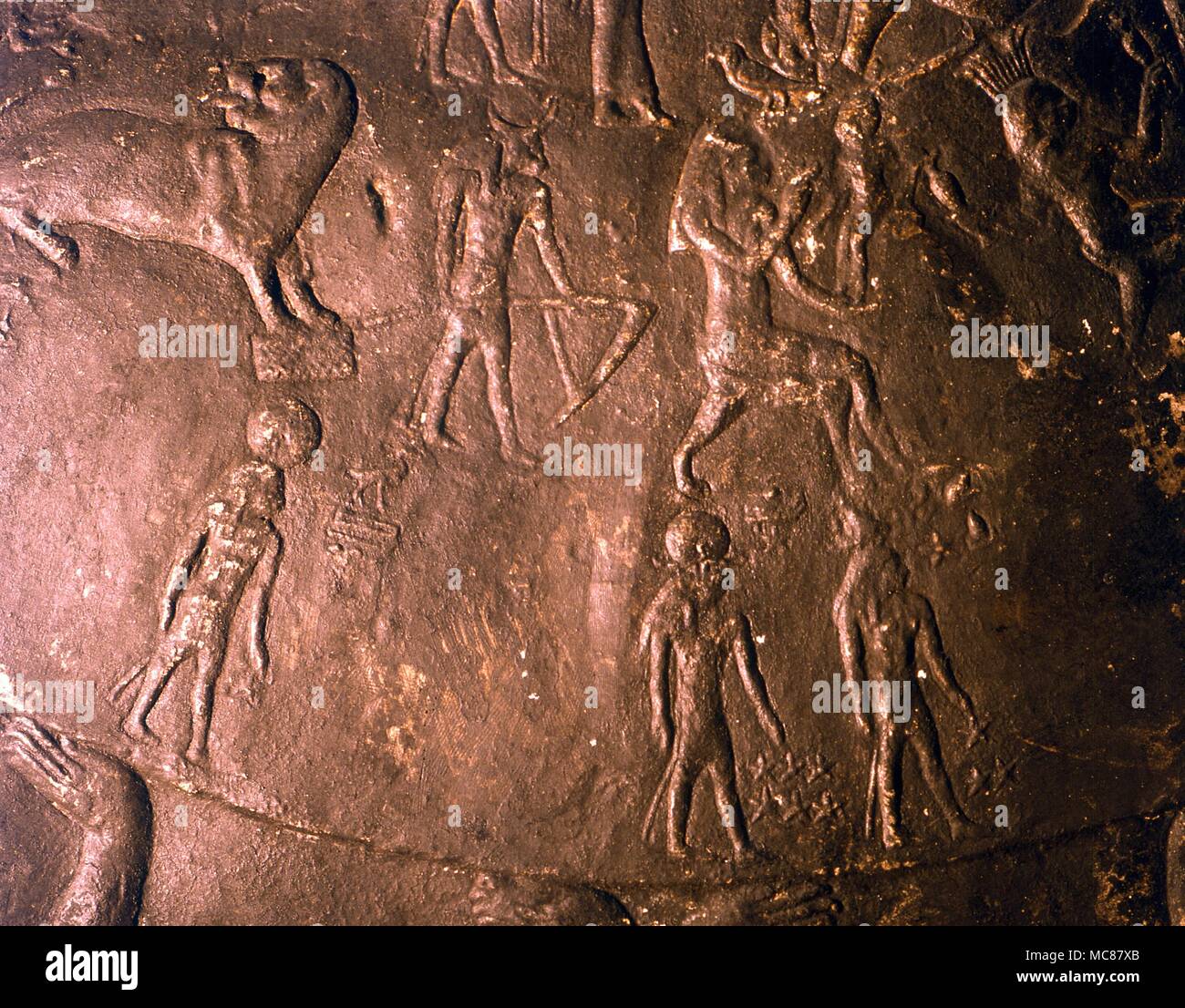 Bague Romaine T52 de l'Astrologie égyptienne Détail du zodiaque stellaire et des chiffres sur le plafond dans le toit du temple à ptolémaïque probablement bague romaine t52 Banque D'Images