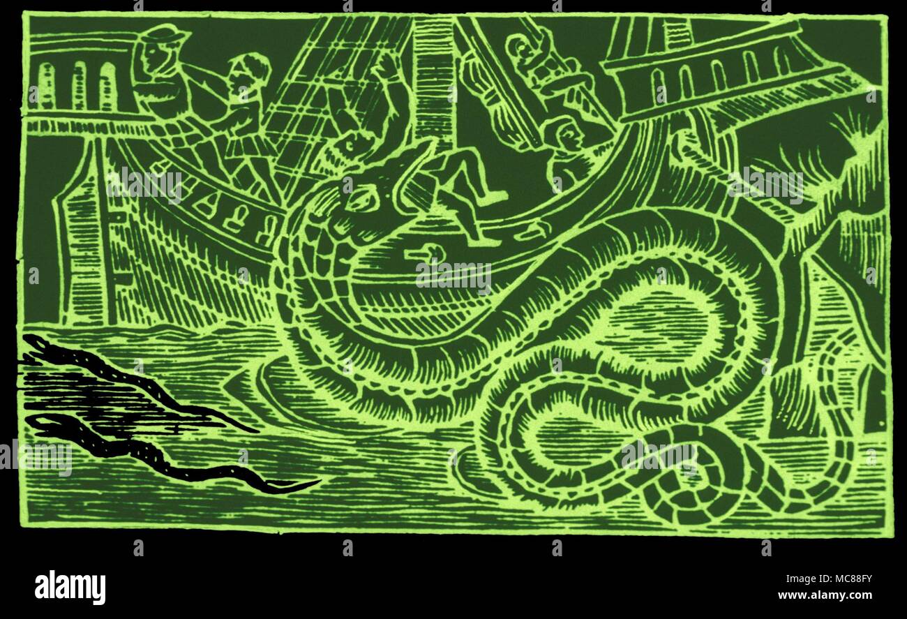Monstres serpents de mer de la gravure sur bois d'un grand serpent de mer bouleverser un navire de combat. 16e siècle gravure sur bois Banque D'Images