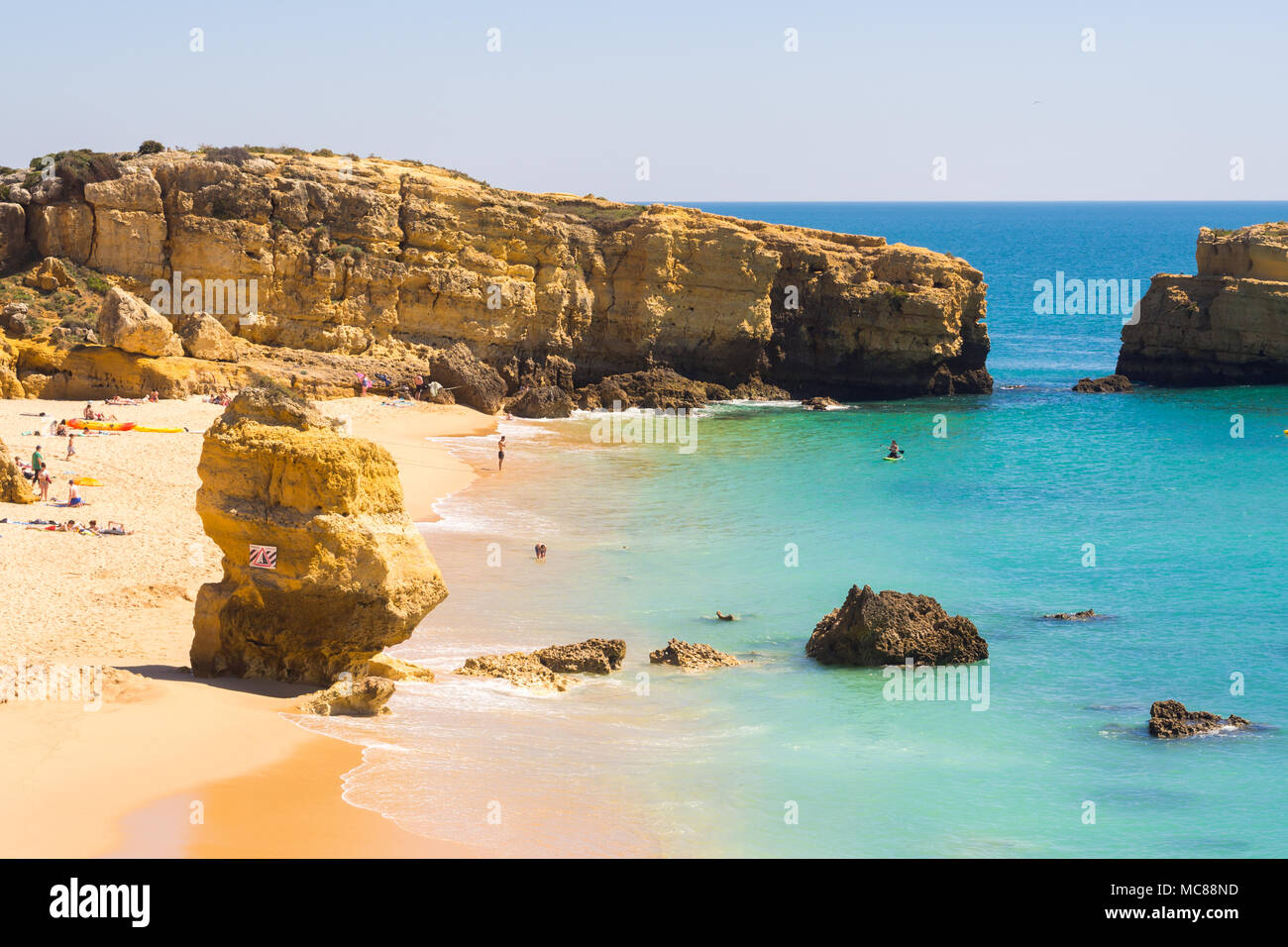 SAO RAFAEL BEACH, ALGARVE, PORTUGAL - Mars 26, 2018 : Praia de São Rafael (Sao Rafael Beach) dans la région de l'Algarve, au Portugal. Banque D'Images