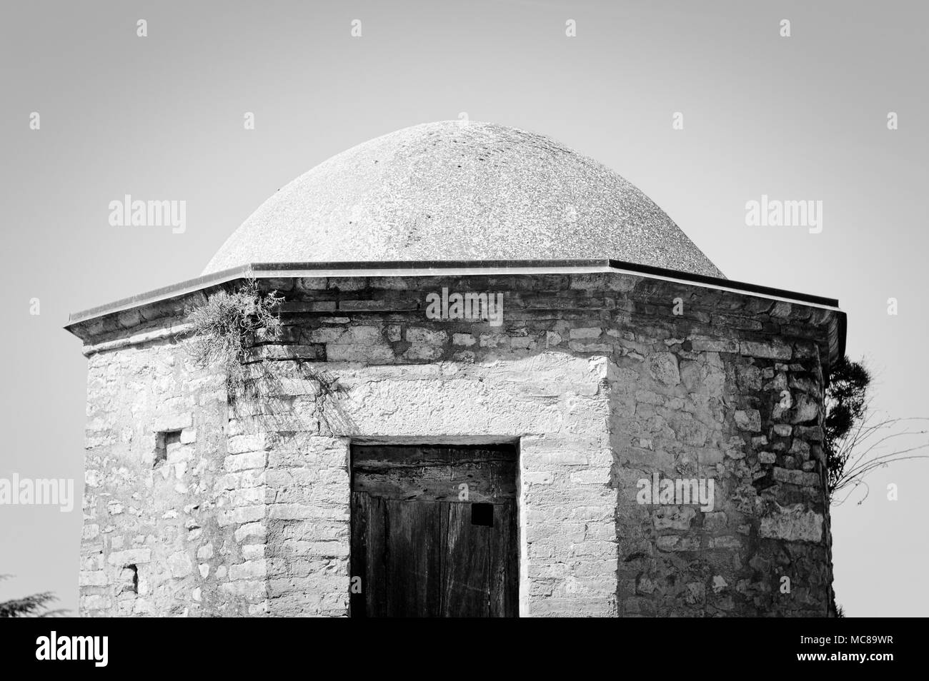 Détail d'une chapelle à dôme et crypte (Spello, Ombrie, Italie) Banque D'Images