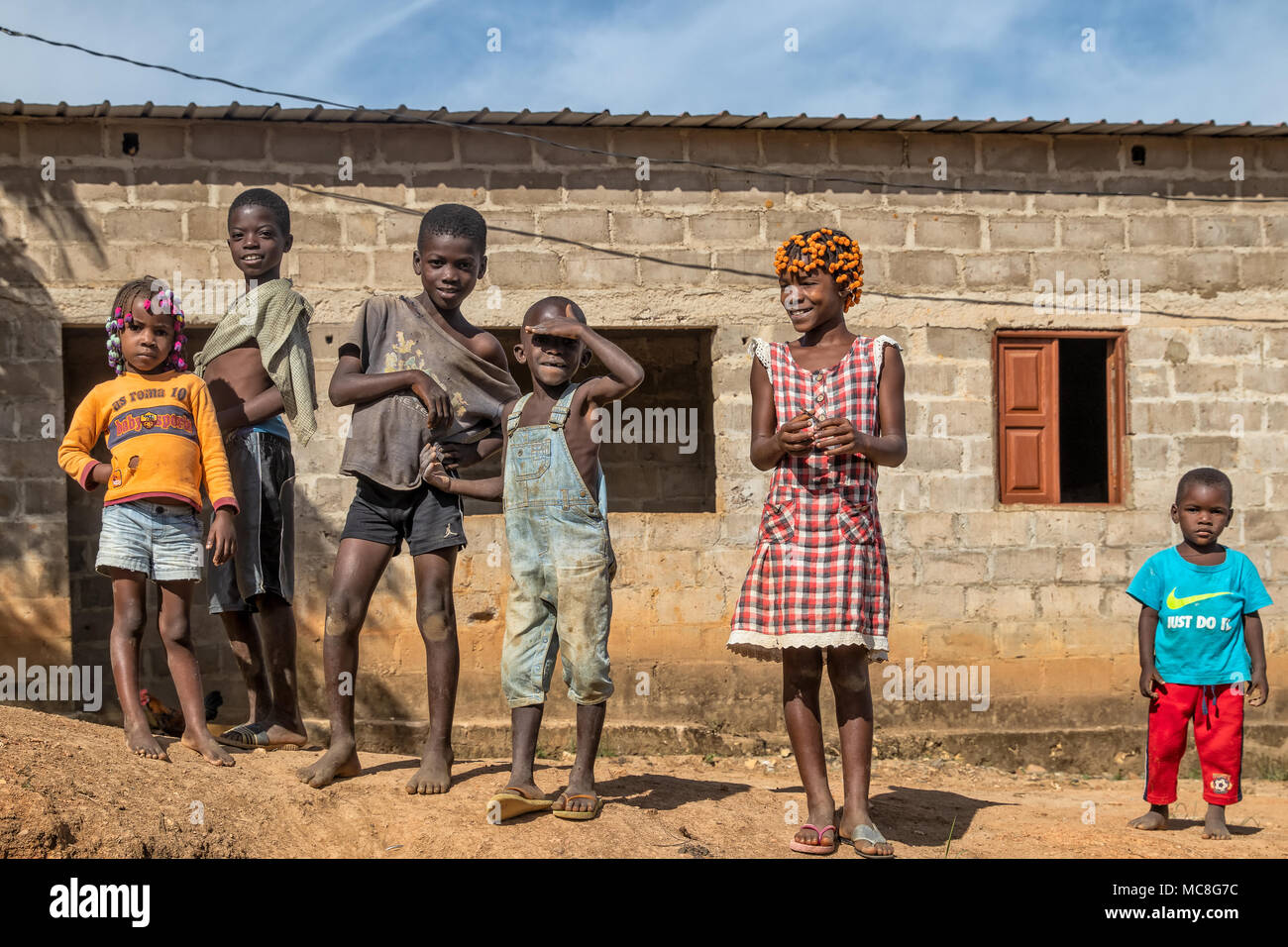 MALANJE/Angola - 10 MAR 2018 - Portrait d'enfants africains dans la province de Malange en Angola. Banque D'Images