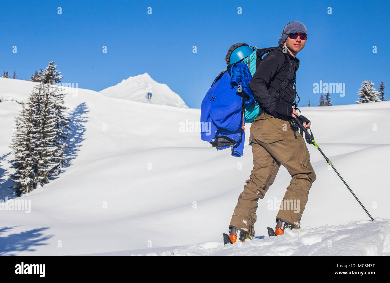 Le ski nordique en Rhone Alpes de France sur l'un des sommets les plus proches de Seez village - Clopet. Banque D'Images