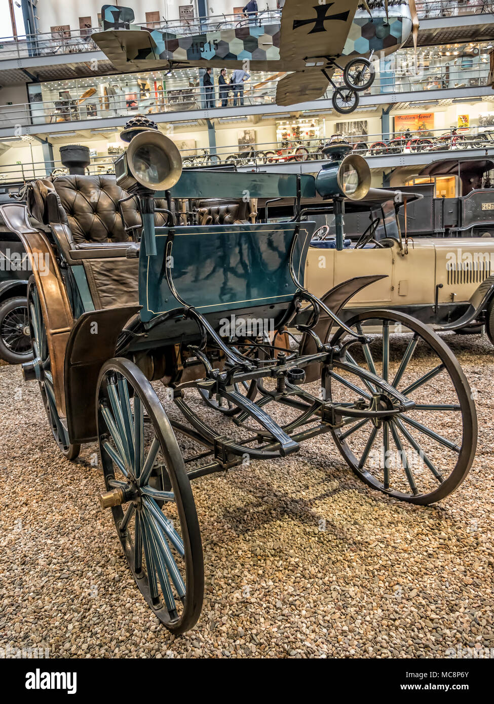 PRAGUE, RÉPUBLIQUE TCHÈQUE - 8 mars 2017 : Oldtimer Benz Victoria 1893 dans le Musée Technique National de Prague, Logement transport historique exhib Banque D'Images