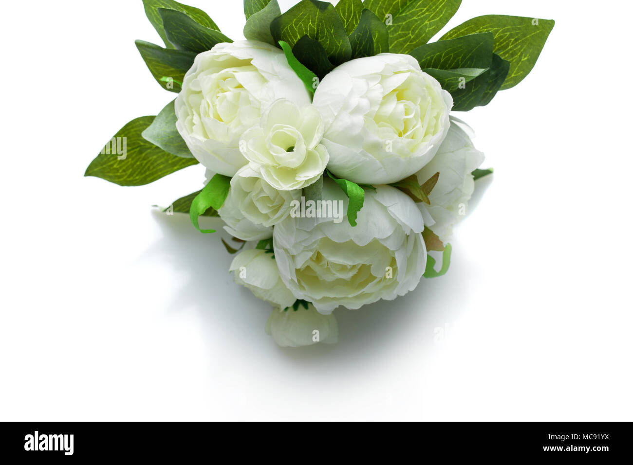 Bouquet de fleurs de pivoine isolé sur blanc. studio shot. Copiez l'espace. Banque D'Images