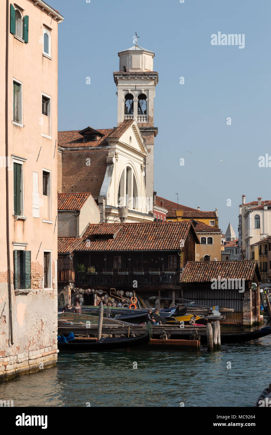 Squero di San Trovaso, l'atelier de gondoles, Venise, Italie Banque D'Images