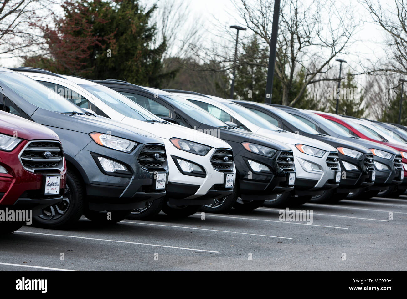 Une rangée de nouveaux véhicules Ford Escape vus chez un concessionnaire à Columbia, Maryland le 13 avril 2018. Banque D'Images