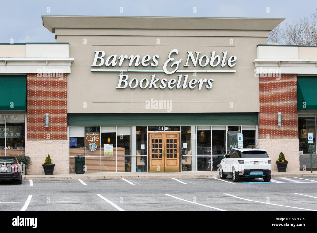 Un logo affiche à l'extérieur d'un Barnes & Noble Booksellers store à Ellicott City, Maryland le 13 avril 2018. Banque D'Images