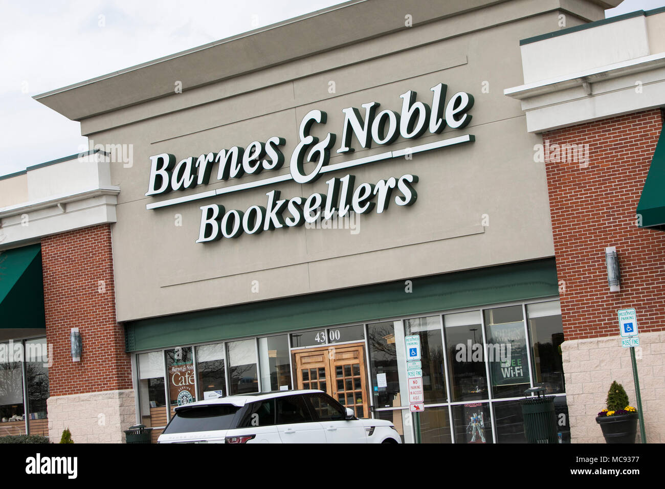 Un logo affiche à l'extérieur d'un Barnes & Noble Booksellers store à Ellicott City, Maryland le 13 avril 2018. Banque D'Images
