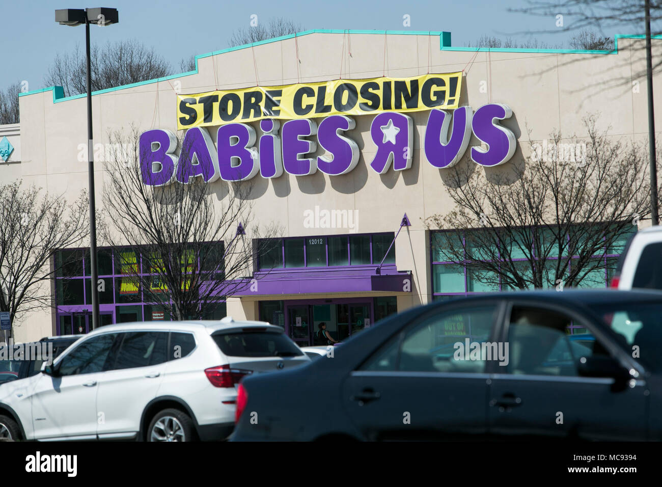 Un logo affiche à l'extérieur d'un bébé "R" Us store à Silver Spring, Maryland, avec la signalisation "MEMORISER" clôture le 13 avril 2018. Banque D'Images