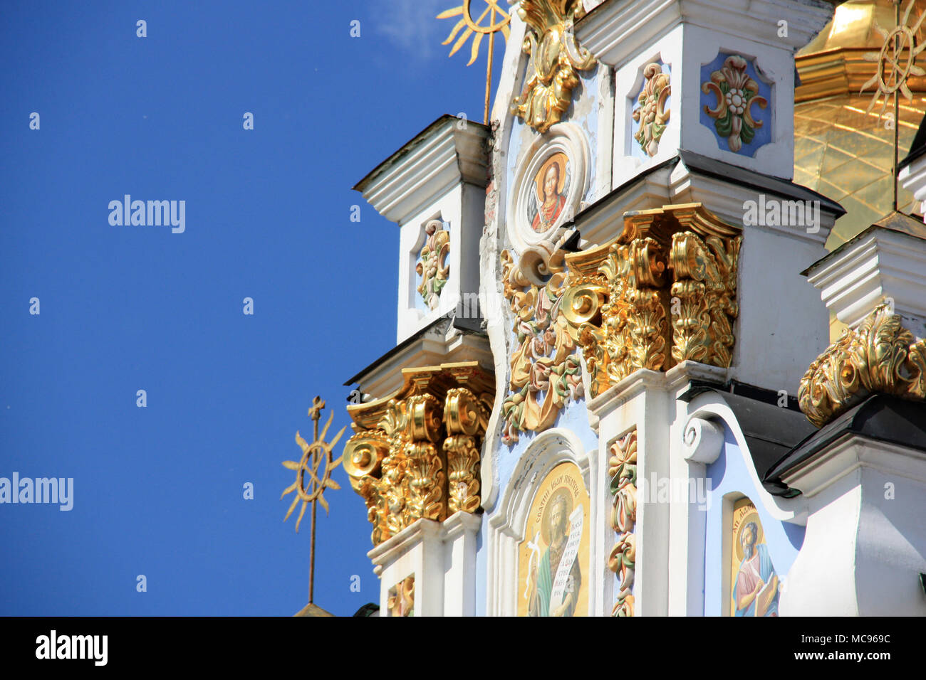 Ornate extérieur de la cathédrale Saint-Michel-au-Dôme-dor au motif de la monastère Saint-michel-au-Dôme-dor à Kiev, Ukraine Banque D'Images