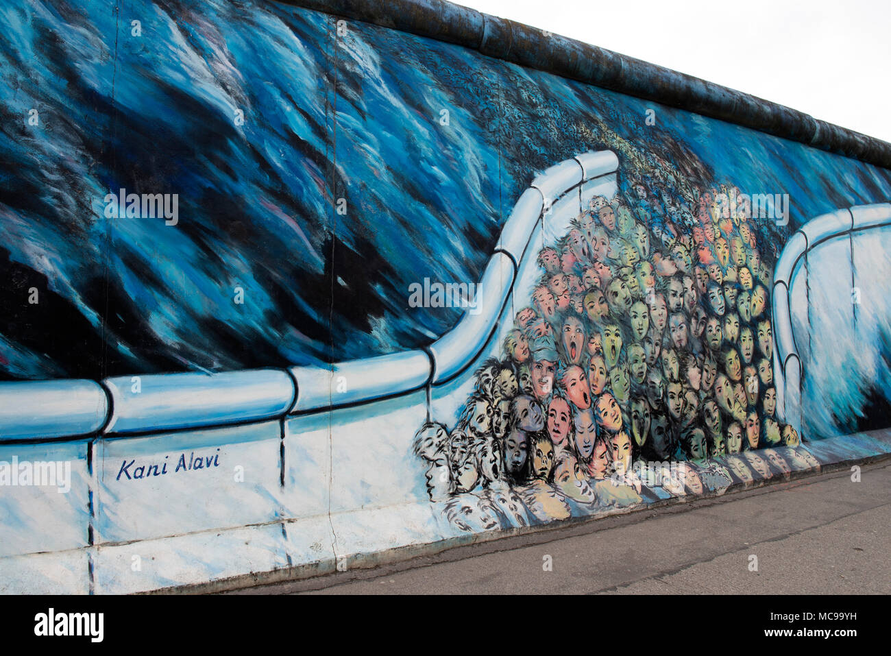 East Side Gallery. La plus grande partie restante du mur de Berlin, également l'une des plus grandes galeries en plein air. Berlin, Allemagne Banque D'Images East Side Gallery. La plus grande partie restante du mur de Berlin, également l'une des plus grandes galeries en plein air. Berlin, Allemagne Banque D'Images