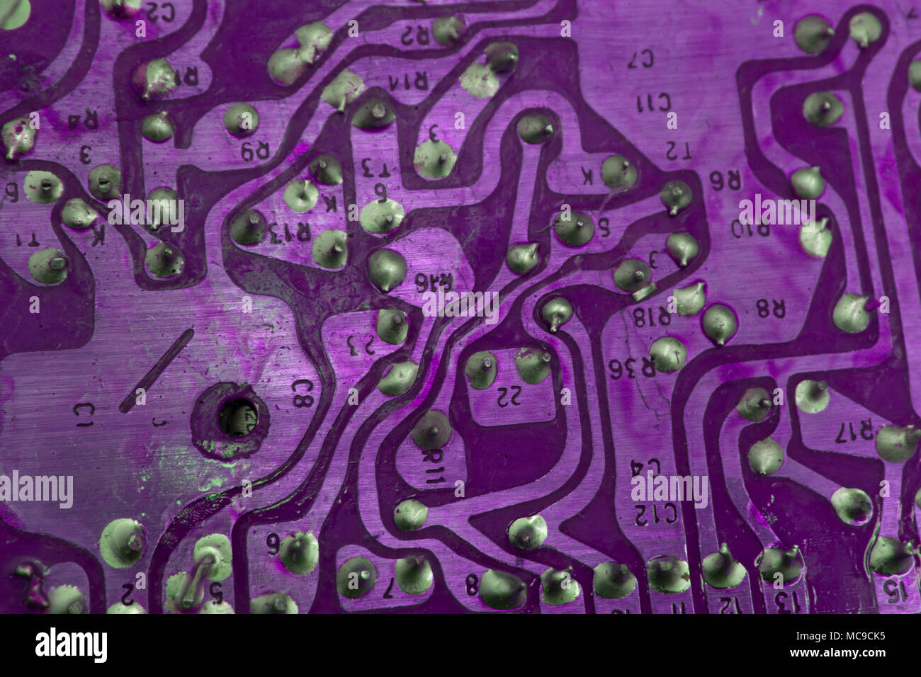 Des pistes conductrices sur la carte mère de la carte de circuit imprimé macro fermer Banque D'Images