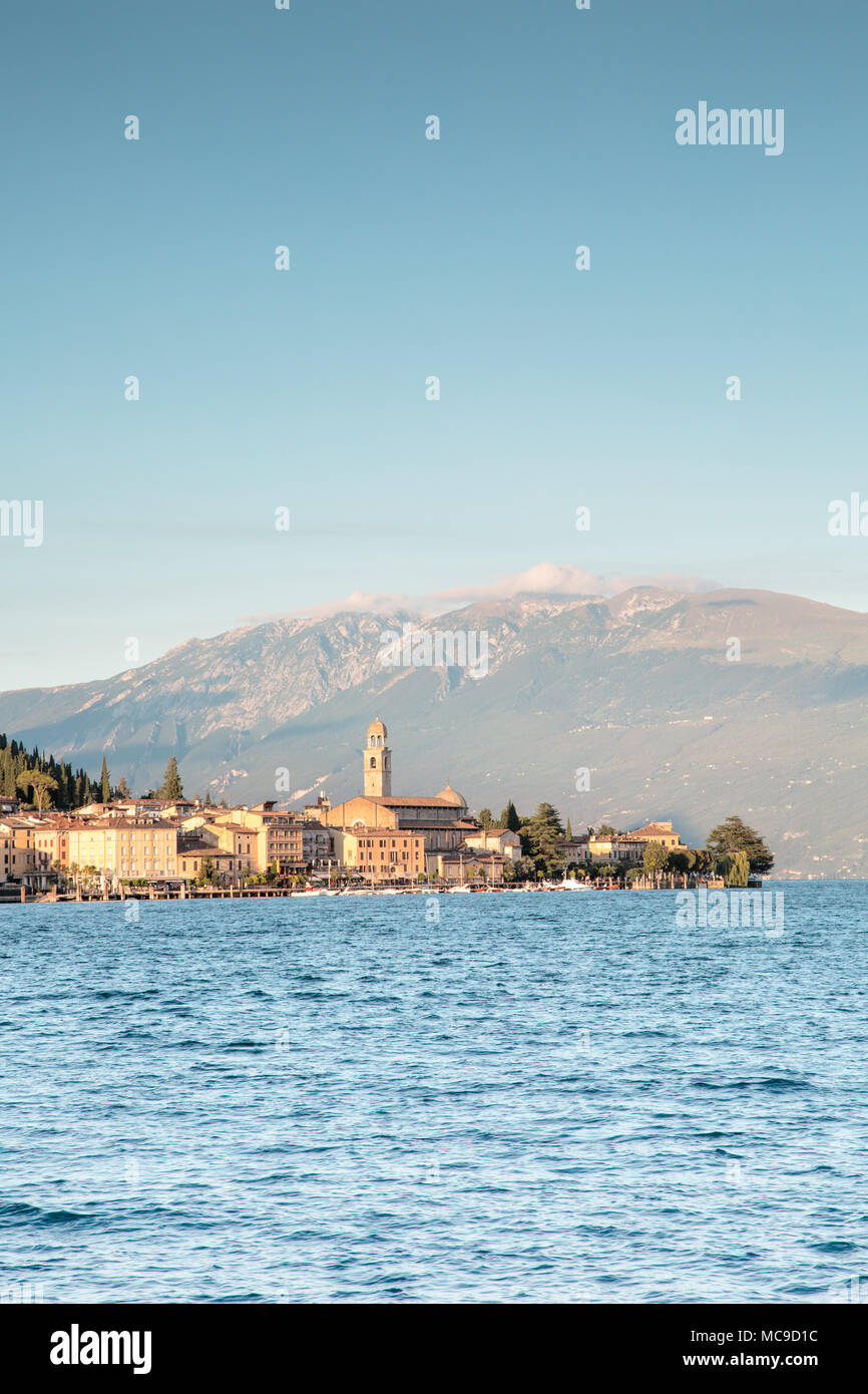 Paysage de ville de Salò, Brescia, Italie. Banque D'Images