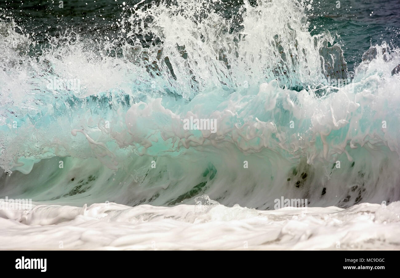 Les vagues de la côte bleue. Mer Méditerranée. Espagne Banque D'Images