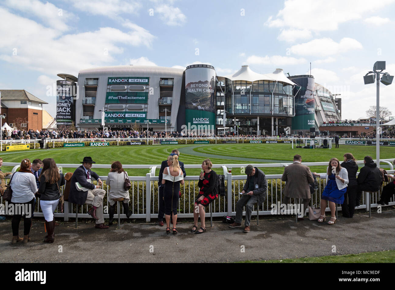 L'anneau de Parade à Aintree Race Course à Liverpool, en Angleterre, au cours de la journée de la course. Banque D'Images