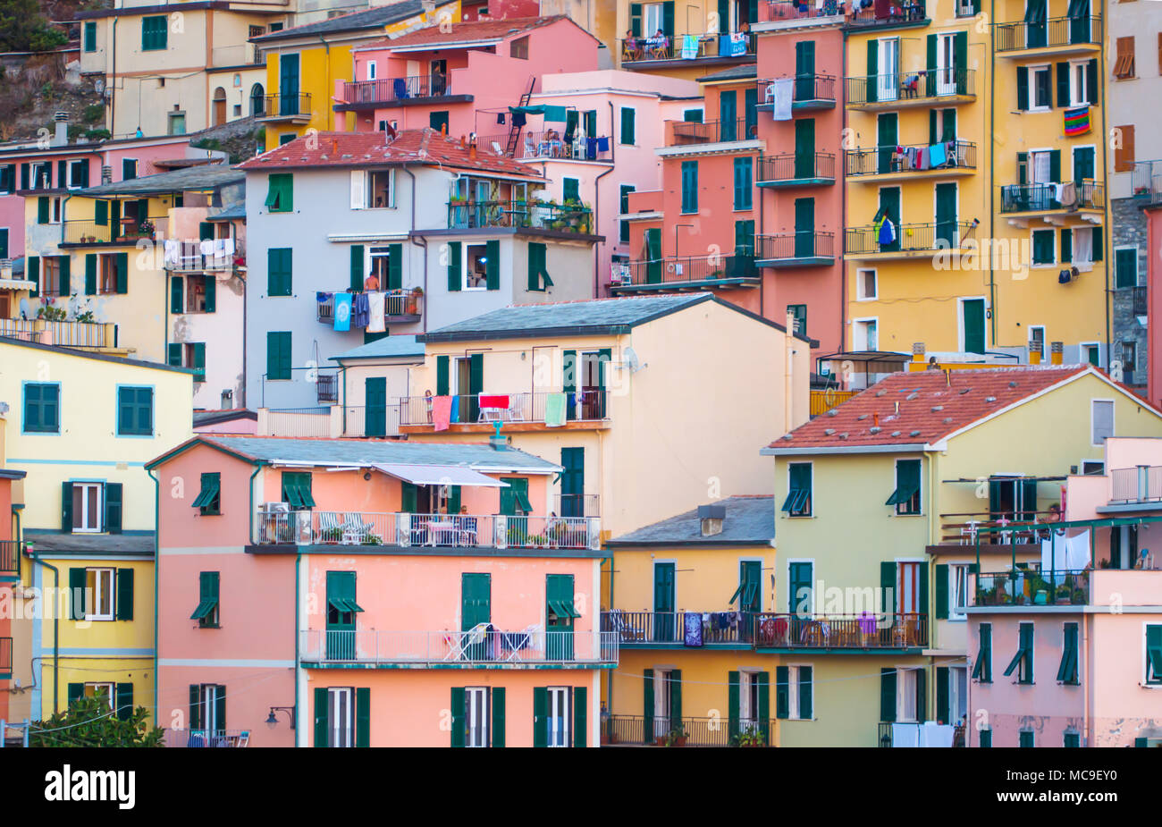 Belle vue de Manarola villages de Cinque Terre l'un des cinq terres colorées célèbres et beaux villages d'Italie, et la ville a été cédée à Banque D'Images
