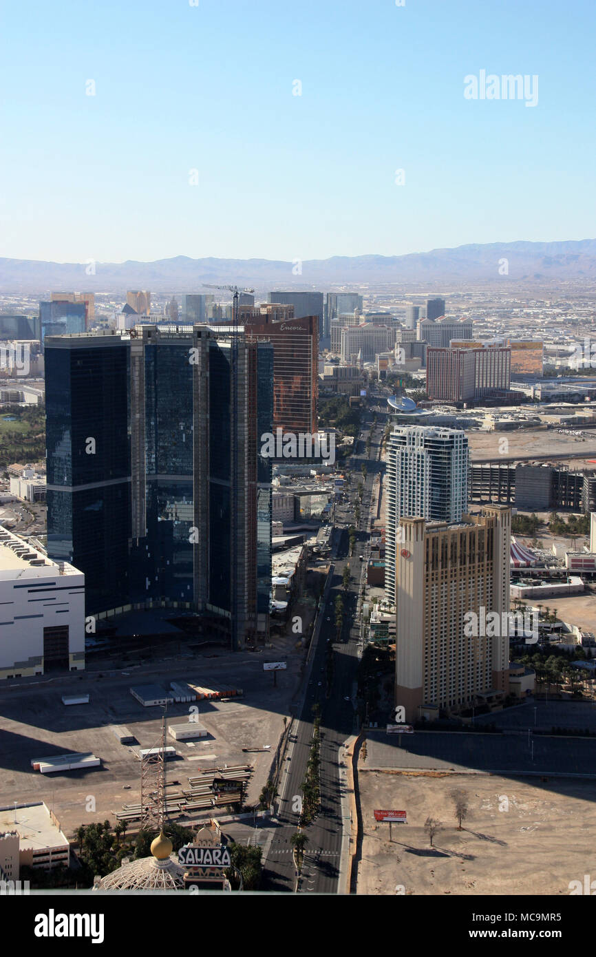 Vue panoramique de la stratosphère Tower vers le Strip de Las Vegas et c'est bâtiments de l'hôtel, Las Vegas, NV, USA Banque D'Images
