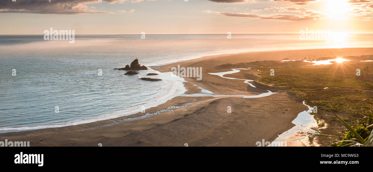 Panorama de la côte de l'Omanawanui à pied. Banque D'Images