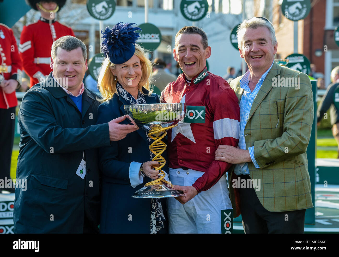 Hippodrome d'Aintree, Liverpool, UK, 2018 Hippodrome Aintree., Liverpool, Angleterre ; la santé Randox Grand National 2018 ; Tiger Roll monté par Davy Russell célèbre gagnant le Grand National Credit : Nouvelles Images/Alamy Live News Banque D'Images