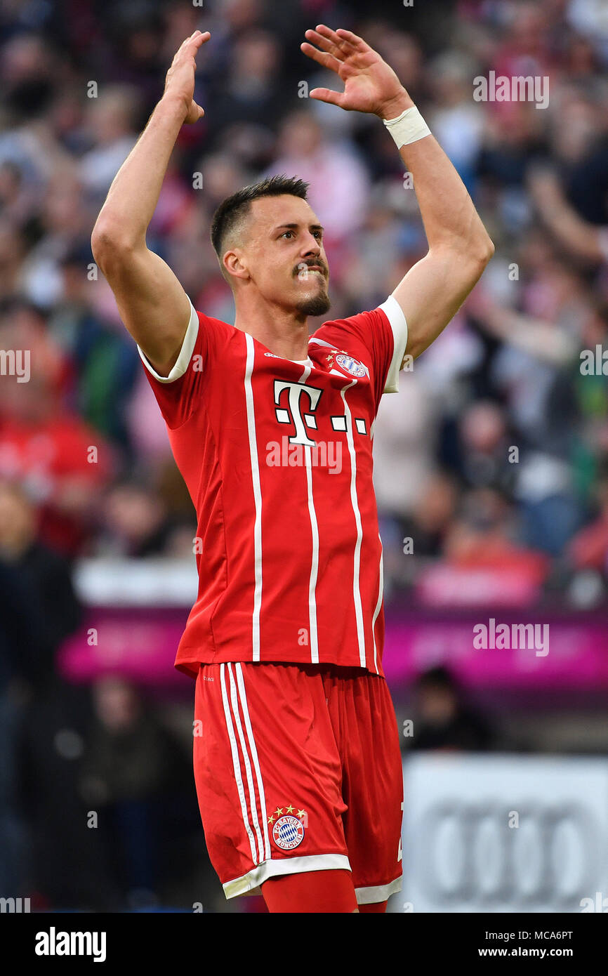 Munich, Allemagne. 14 avr, 2018. goaljubel Sandro Wagner (re, Bayern Munich) après l'objectif de 2-1, action, la jubilation, la joie, l'enthousiasme, le football 1. Bundesliga, 30.journée, journée30, Bayern Munich (M) -Borussia Mönchengladbach (MG), am 14.04.2018 à Munich/Allemagne, ALLIANZAREN A. | Conditions de crédit dans le monde entier : dpa/Alamy Live News Banque D'Images