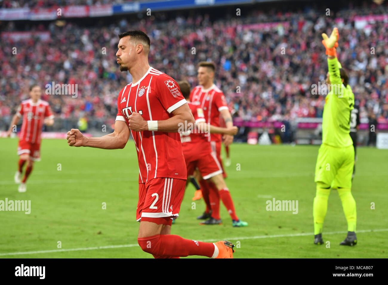 Munich, Allemagne. 14 avr, 2018. goaljubel Sandro Wagner (Bayern Munich) après 1-1 but, action, la jubilation, la joie, l'enthousiasme, le football 1. Bundesliga, 30.journée, journée30, Bayern Munich (M) -Borussia Mönchengladbach (MG) 5-1, le 14.04.2018 à Munich/Allemagne, ALLIANZAREN A. | Conditions de crédit dans le monde entier : dpa/Alamy Live News Banque D'Images