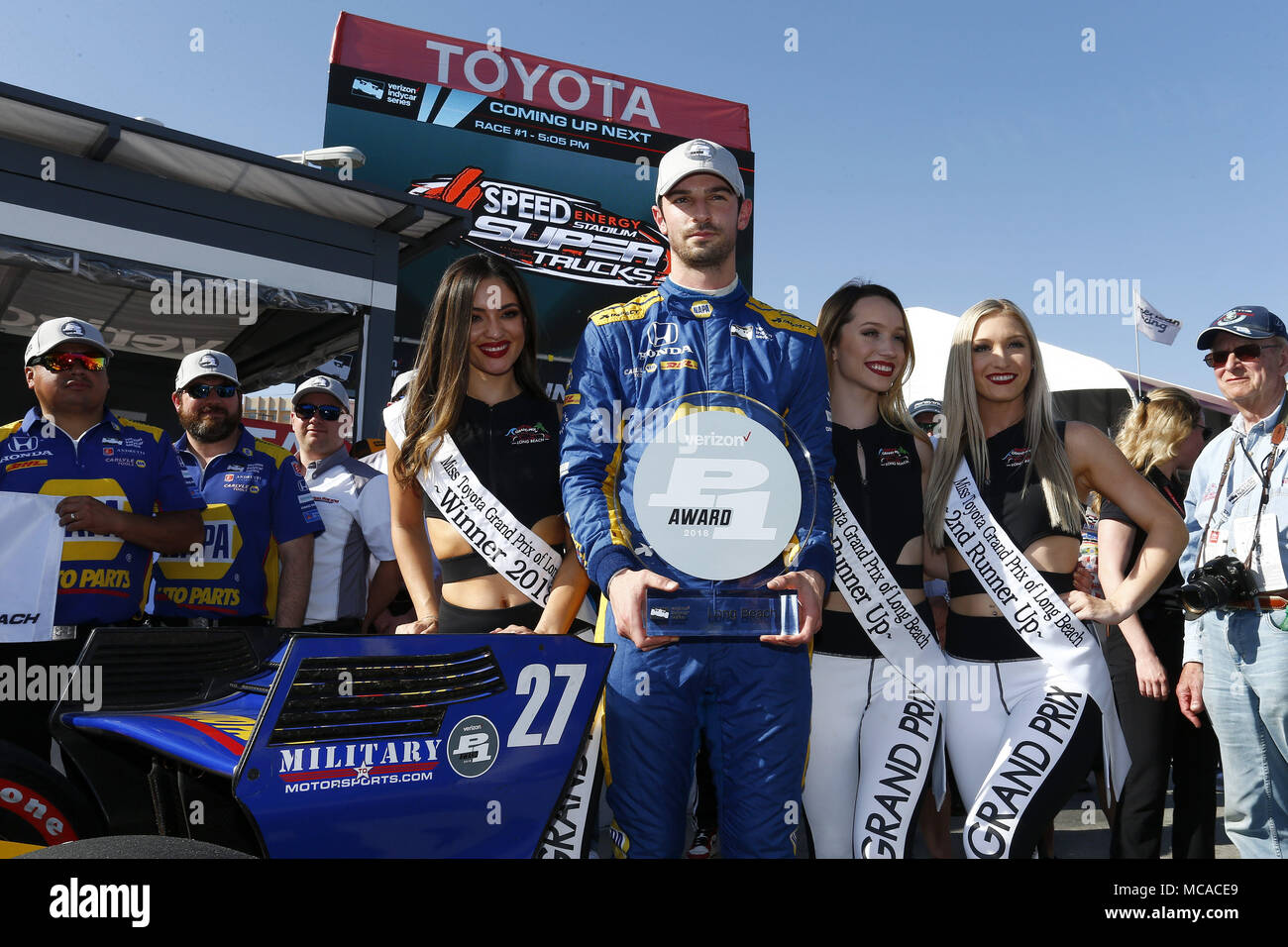 Long Beach, Californie, USA. 14 avr, 2018. 14 avril 2018 - Long Beach, Californie, USA : Alexander Rossi (27) remporte le prix du pôle pour la Toyota Grand Prix de Long Beach à rues de Long Beach de Long Beach, en Californie. Crédit : Justin R. Noe Asp Inc/ASP/ZUMA/Alamy Fil Live News Banque D'Images