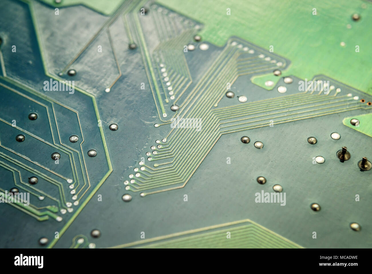 Plaquettes, condensateurs résistances sur circuit board close up Banque D'Images