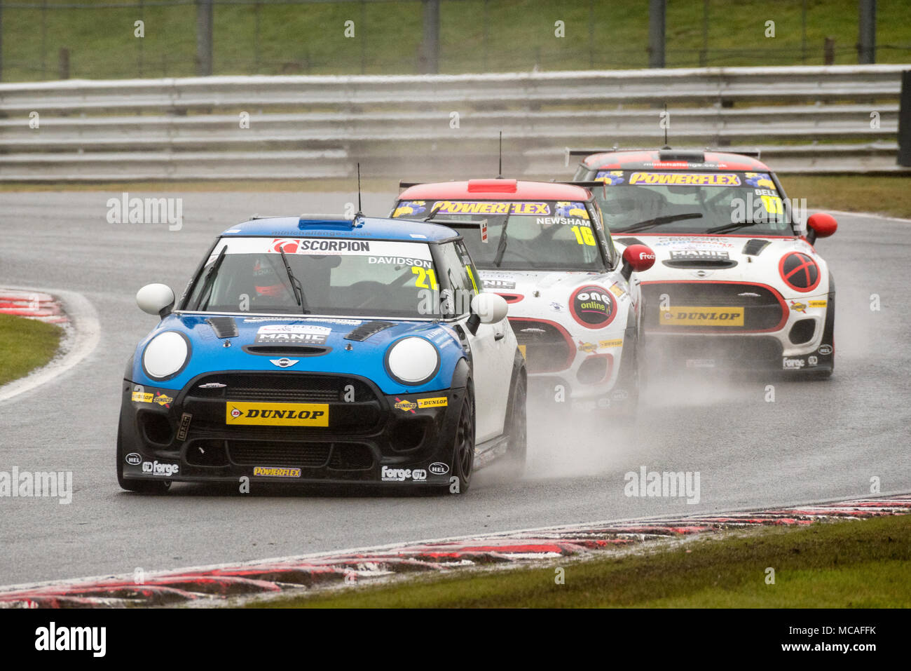 Course 1 de la Mini JCW Challenge championnat à Oulton Park dans le Cheshire UK Banque D'Images