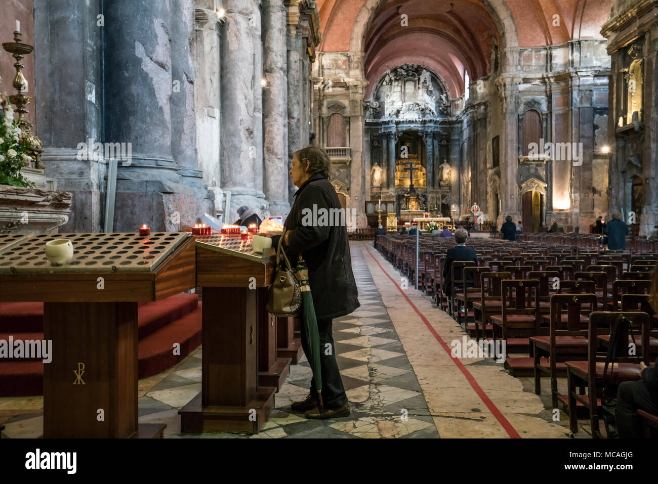 Une vue de l'intérieur de l'église Sao Domingo à Lisbonne, Portugal Banque D'Images