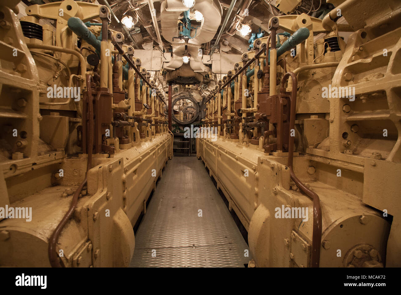 Les diesels dans la salle des machines à l'intérieur sur un sous-marin Banque D'Images