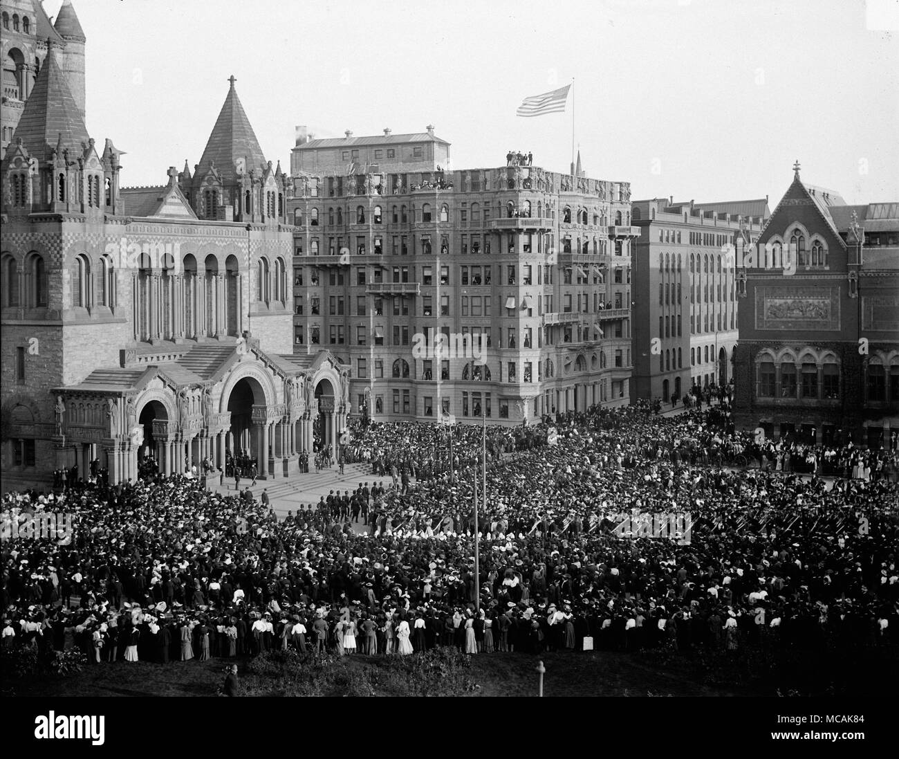 Boston anciens entrant dans l'église de la Trinité (Copley Square) Banque D'Images