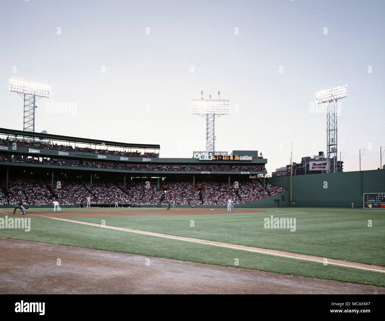 Fenway Park est un parc de baseball à Boston, Massachusetts, situé à 4 Yawkey Way près de Kenmore Square. Il a été l'accueil des Boston Red Sox de l'équipe de la Ligue Majeure de Baseball depuis qu'il a ouvert en 1912 et c'est le plus ancien stade de baseball Banque D'Images