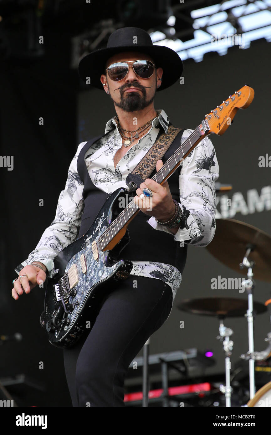 Kiama, NSW, Australie. 14 avr, 2018. Pseudo Echo effectuant au Red Hot Summer Tour in Campbelltown NSW Australie Crédit : Presse/ZUMA/Alamy Fil Live News Banque D'Images