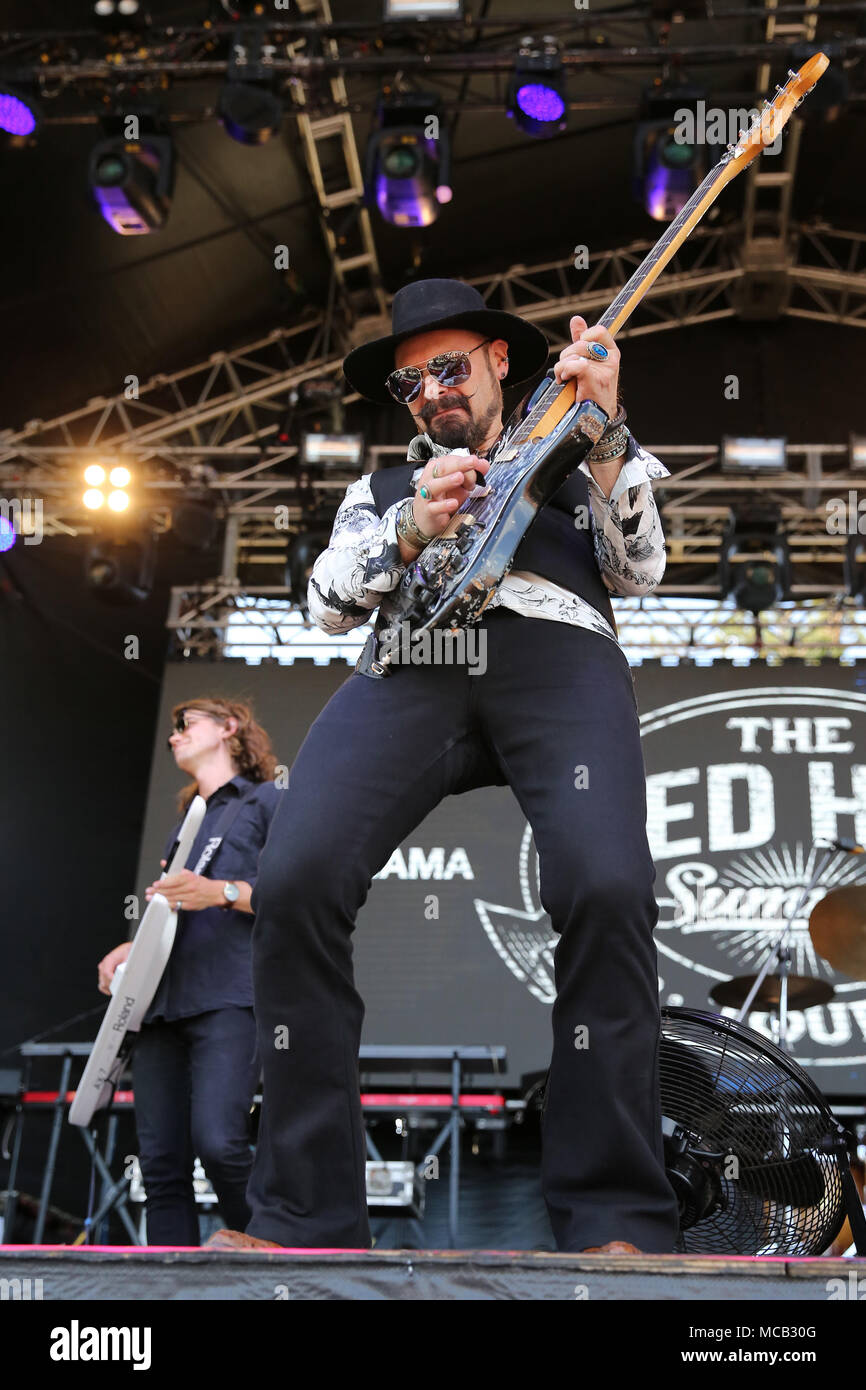 Kiama, NSW, Australie. 14 avr, 2018. Pseudo Echo effectuant au Red Hot Summer Tour in Campbelltown NSW Australie Crédit : Presse/ZUMA/Alamy Fil Live News Banque D'Images