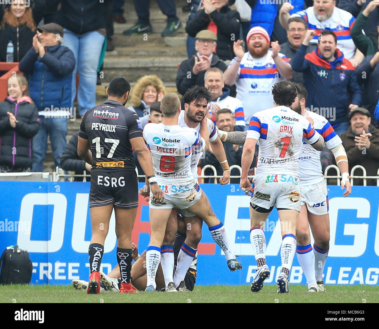 Wakefield, UK 15 Avril 2018Betfred Super League rugby, Wakefield Trinity v St Helens ; Justin Horo de Wakefield Trinity célèbre son essai avec l'équipe Crédit : Nouvelles Images/Alamy Live News Crédit : Nouvelles Images/Alamy Live News Banque D'Images