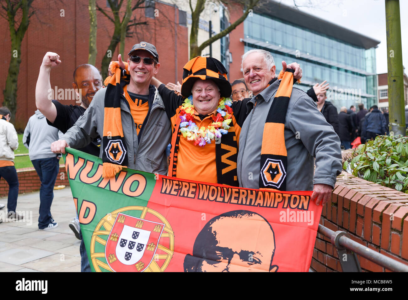 Wolverhampton, UK.15 Avril 2018 : Les loups fans célèbrent remporter le championnat et la promotion en premier league après une victoire 2-0 sur le FC Birmingham City blues au Molineux stadium. Crédit : Ian Francis/Alamy Live News Banque D'Images