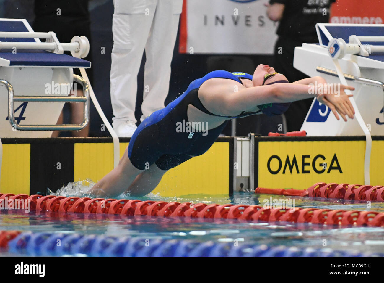 Bergen, Norvège. Apr 15, 2018. Astrid Julie Halvorsen de Skjetten Svømming, Norvège, a terminé 1er dans la womens jr 200m dos finale avec 2:18.29 Crédit : Kjell Erik Irgens Henanger/Alamy Live News Banque D'Images