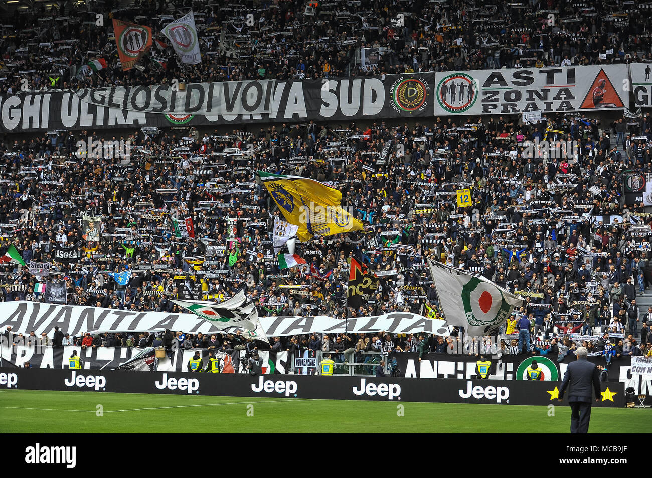 Turin, Italie. 15 avr, 2018. Au cours de la série d'un match de football entre la Juventus et l'UC Sampdoria de Allianz Stadium le 15 avril 2018 à Turin, Italie. Crédit : FABIO ANNEMASSE/Alamy Live News Banque D'Images