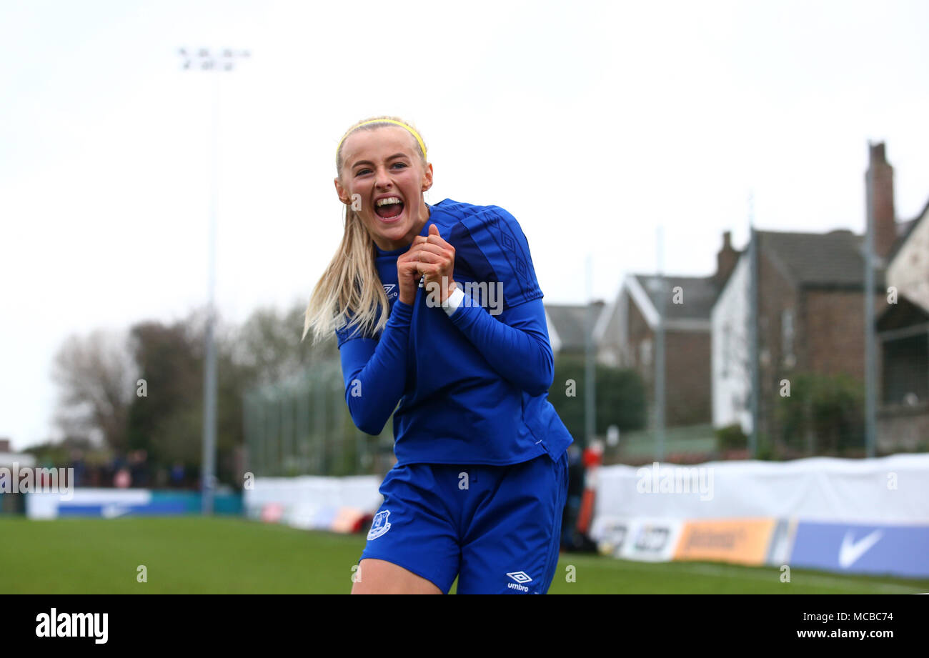 Everton Ladies' Chloe Kelly célèbre du côté marquant ainsi son premier but  du jeu lors de l'ESS Women's FA Cup Semi finale match à l'Arena de voyage  maritime, Liverpool Photo Stock -