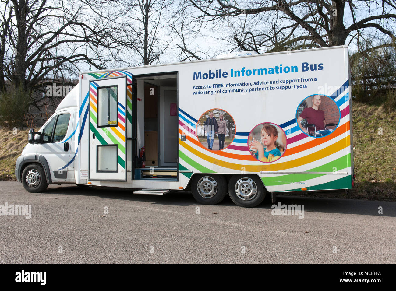 Un bus d'information Mobile NHS Banque D'Images
