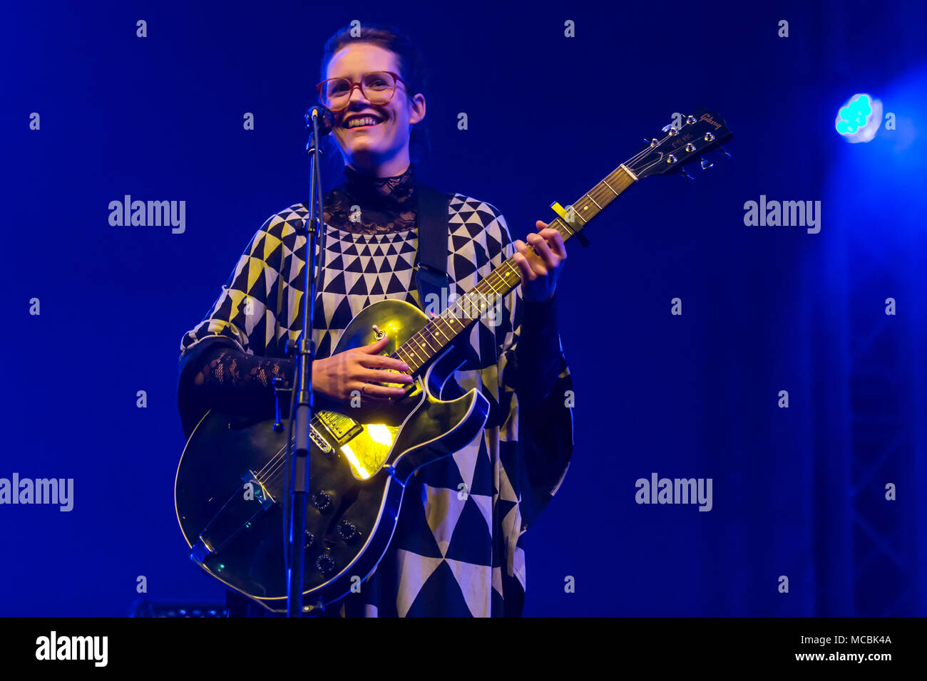 Le musicien islandais Sóley Stefánsdóttir live au Blue Balls Festival de Lucerne, Suisse Banque D'Images