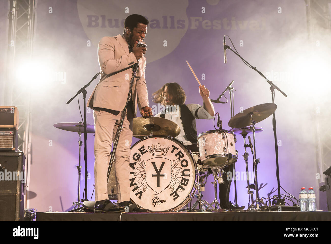 L'US-American Rhythm and Blues Band Vintage Trouble live au Blue Balls Festival de Lucerne, Suisse Ty Taylor : chant Banque D'Images