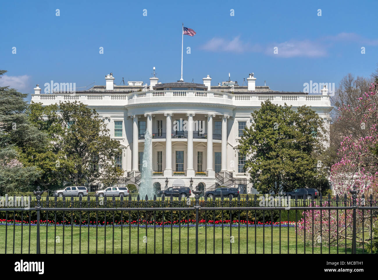La Maison Blanche vue de la pelouse Sud par un beau jour - Washington D.C., USA Banque D'Images